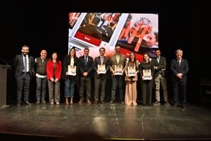 HolyCards vuelve a Almería con 12.000 álbumes y más de seis millones de cromos cofrades