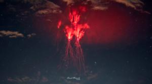 Un espectacular espectro rojo captado desde Almería causa admiración en las redes sociales