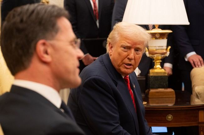 Trump critica a España por su gasto en Defensa y sugiere que es una amenaza para la OTAN