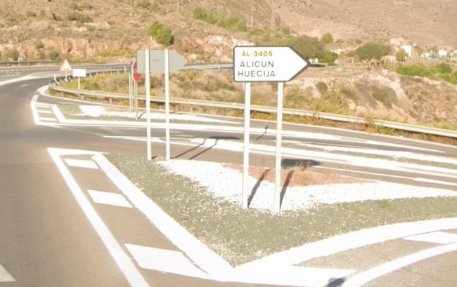 Un paso inferior en la carretera A-348 a su paso por Huécija dará seguridad