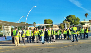 Almería recupera la normalidad en el transporte público tras desconvocarse la huelga del autobús urbano