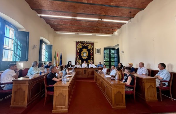 Níjar busca mejorar la atención sanitaria en una reunión con Salud