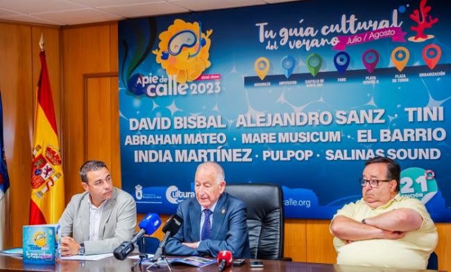 Descubre 'A pie de calle' con 100 actividades en Roquetas de Mar