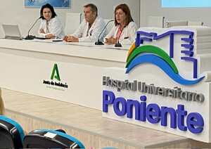 El Hospital de Poniente recibe a un centenar de estudiantes de FP en prácticas
