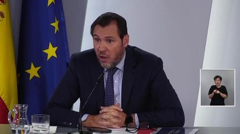 Óscar Puente destaca la seguridad ferroviaria tras la bendición de obispos en un tren