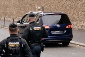 Policía francesa mata a hombre armado que amenazaba a transeúntes en Córcega