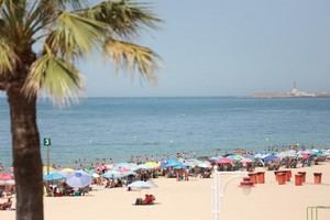 Cádiz ofrecerá salvamento y socorrismo en playas todo el año