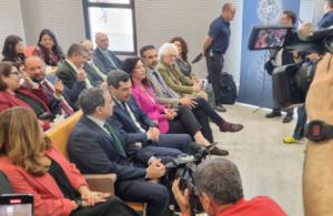 El presidente Juanma Moreno inaugura en la UAL las jornadas andalucistas