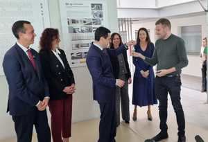 Juanma Moreno expone en Almería su plan contra la crisis de viviendas