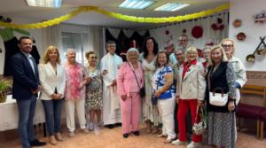 La alcaldesa acompaña a los vecinos de Cruz de Caravaca en la misa por las fiestas del barrio