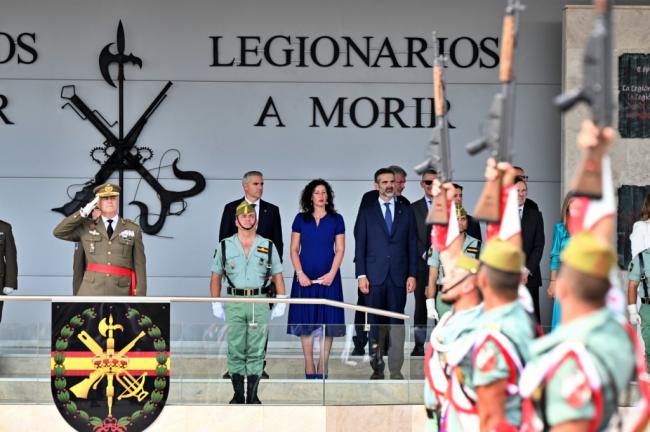 La alcaldesa asiste al 105 aniversario de La Legión en Almería