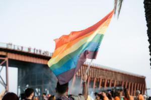 Almería se tiñe de color con una multitudinaria Marcha del Orgullo LGTBI+
