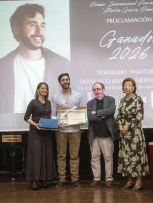 Francisco Javier Cárdenas recoge el Premio Poesía Martín García Ramos en Albox