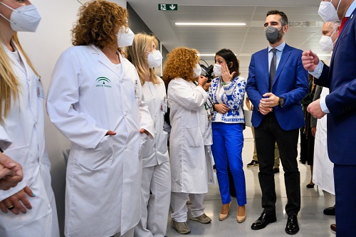 El alcalde se muestra satisfecho por ver de nuevo abierta la Casa del Mar