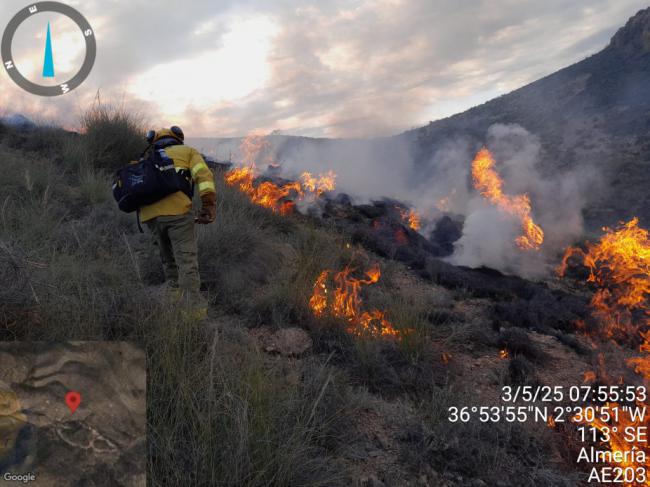 Estabilizado el incendio en Huércal de Almería