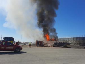 El Puerto de Almería apaga el incendio en el Muelle de Pechina sin lamentar daños personales