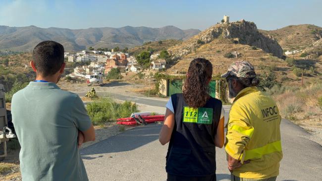 Noche complicada en el incendio forestal de Lubrín