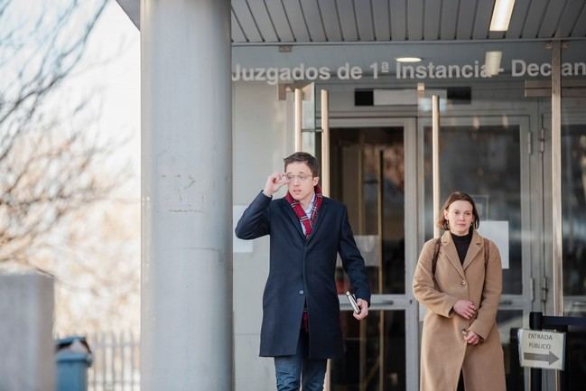 Errejón amenaza con querella a Mouliaá por calumnias y pide 10.000 euros de indemnización