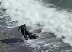 Guardia Civil recupera cuerpo sin vida en patera con 30 inmigrantes