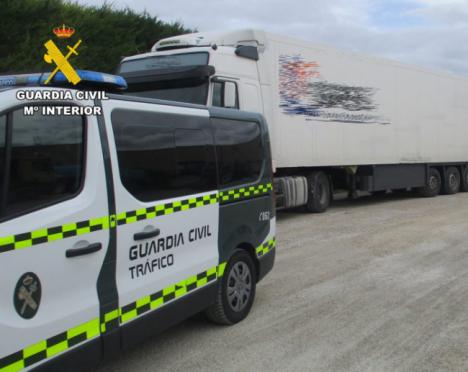 Guardia Civil inmoviliza camión por exceso de peso del 42.63%