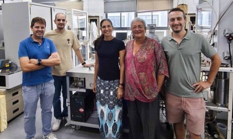 Investigadores de Cádiz crean bioplástico con mango para conservar alimentos en Almería