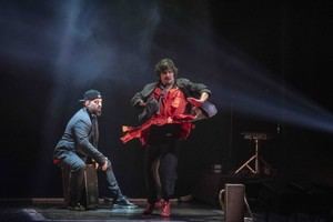 Jesús Carmona deslumbra con 'Baile de Bestias' en un Teatro Apolo lleno