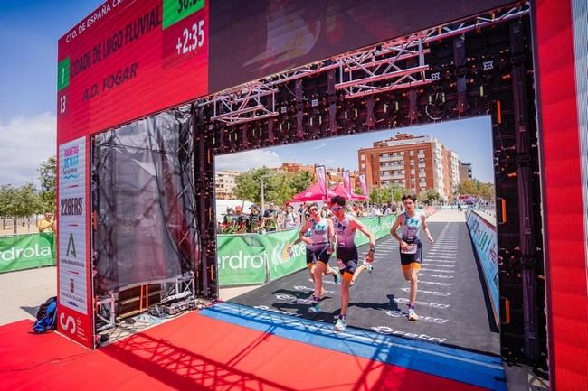 Triatlón en Roquetas: Náutico de Narón y Peñota Dental Alusigma triunfan