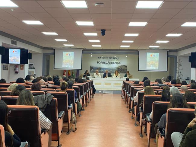 Conferencias y mesas de trabajo abordan conducta suicida en Torrecárdenas