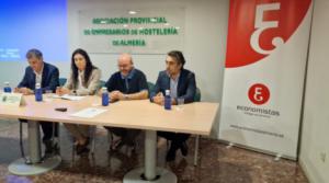 Hosteleros de Almería abordan la adaptación al sistema Verifactu