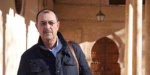 José Antonio Santano presenta La Luna en el olivar en Roquetas de Mar