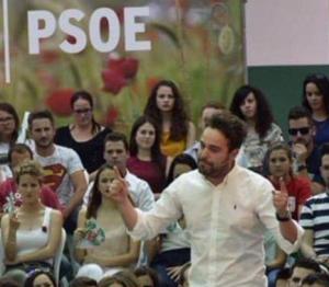 Esto dice el primer opositor a Juan Espadas