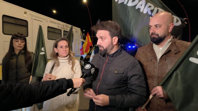 Una caravana de coches de Vox recorrió la ciudad de Almería