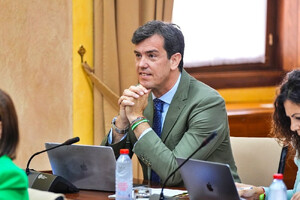 Salvador pone en valor la campaña de corresponsabilidad familiar en el Parlamento autonómico