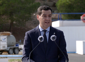 Moreno denuncia el aislamiento por tren de Almería y la extensión del narcotráfico desde Pulpí