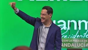 Juanma Moreno fía "a la fuerza de Almería" la "estabilidad" tras el 17M