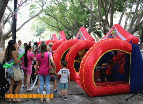 El Ayuntamiento educa en valores a través de juegos en familia en el Parque Nicolás Salmerón
