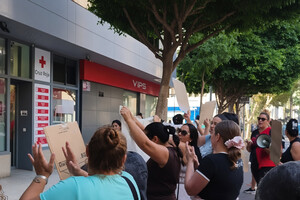 Un ultimátum de la Junta de Andalucía coloca al borde del desalojo a 32 familias de El Puche
