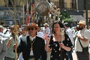 La alcaldesa de Almería se une a la salida de la Hermandad del Rocío hacia Almonte
