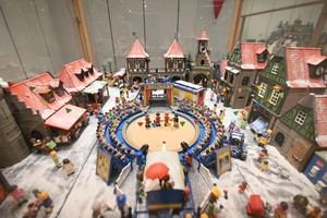 Alcaldesa invita a disfrutar de la exposición solidaria de Playmobil por niños con cáncer