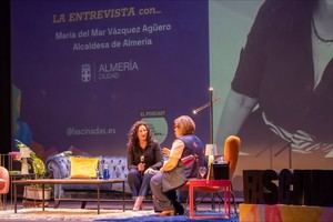 Alcaldesa de Almería asiste al primer show de neurociencia en España