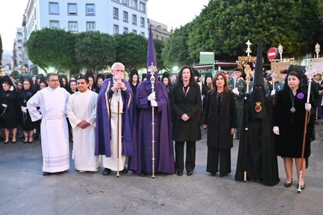 La alcaldesa de Almería preside la levantá de Jesús Nazareno en Jueves Santo