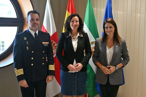 La alcaldesa de Almería recibe al nuevo comandante naval, Antonio Jesús Moya Martínez