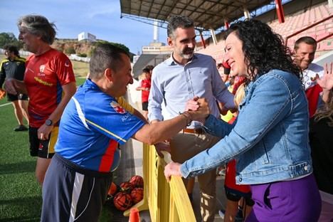 Alcaldesa y consejero celebran el triunfo del URA Clan en rugby inclusivo