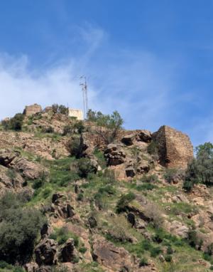 Amigos de la Alcazaba denuncia el peligro de derrumbe de la fortaleza de Chercos Viejo