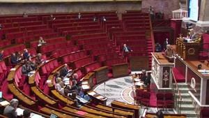 Francia prohíbe redes sociales para menores de 15 años