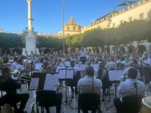 La Banda Municipal de Almería presenta un nuevo repertorio en su ciclo de verano