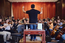 Ayudas para jóvenes artistas en Almería: formación en artes escénicas y música