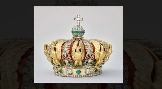 Recuperan la corona de la emperatriz Eugenia, joya robada del Louvre