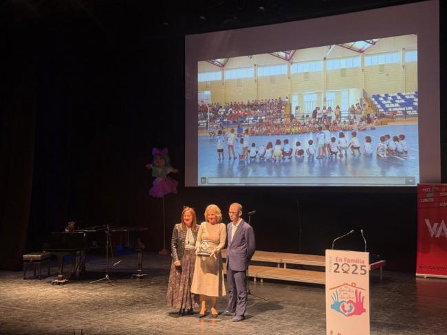 Reconocimiento en Vera a la Diputación de Almería por el acogimiento familiar