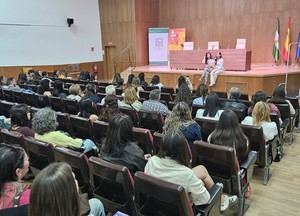 Éxito de la Feria del Libro con encuentros matinales de autores en Almería